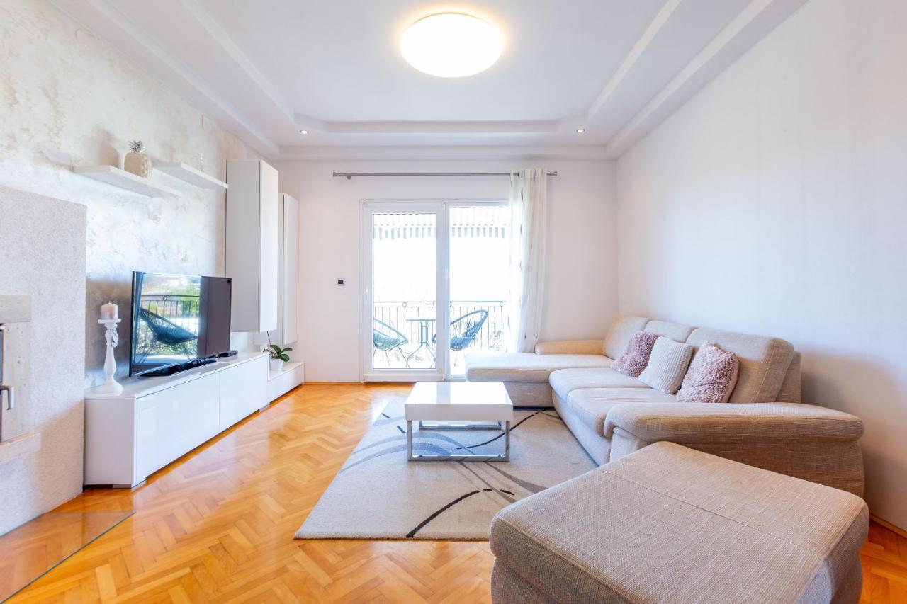 Rs Two Bedroom Apartment Sukosan Bagian luar foto