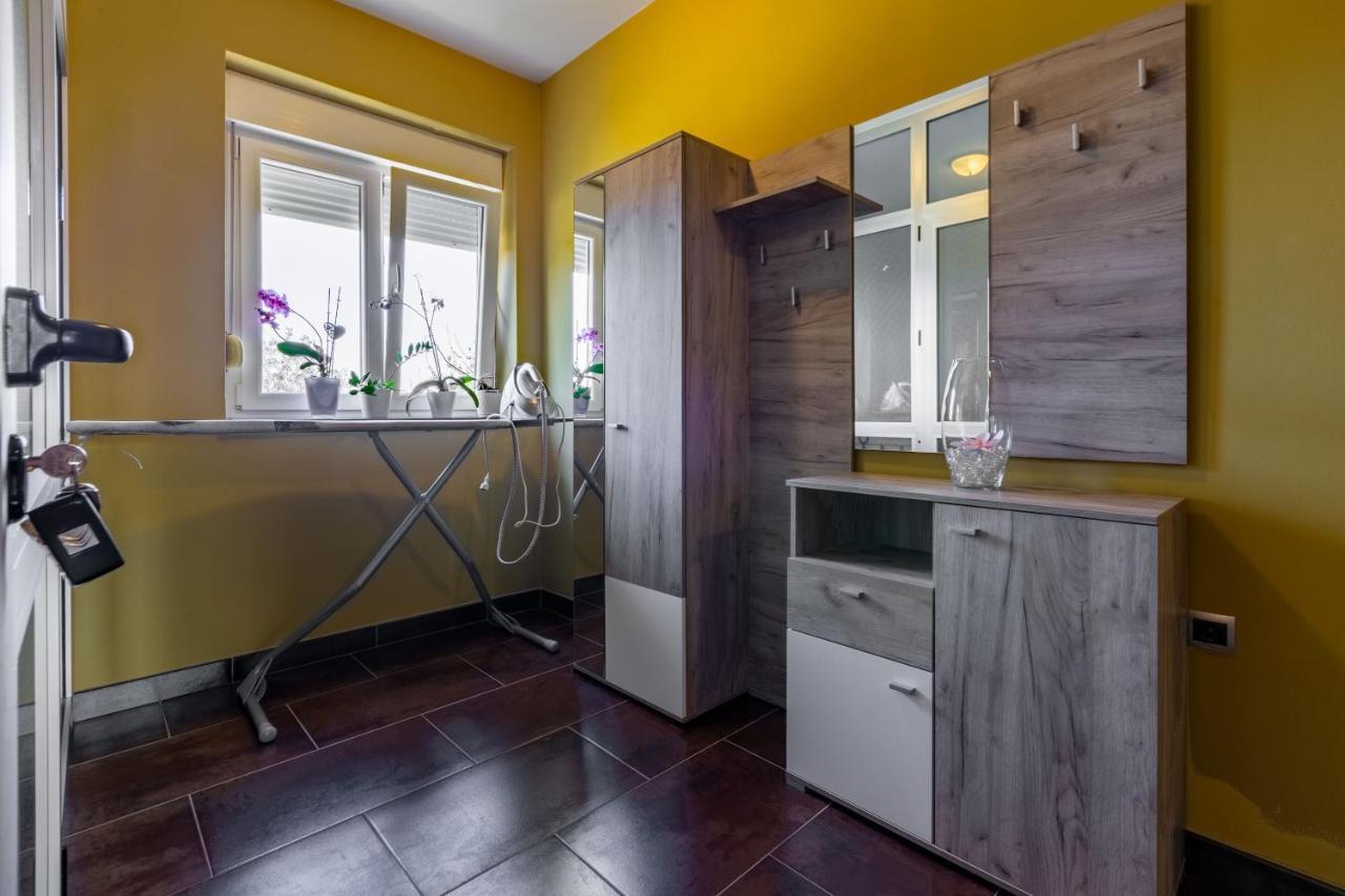 Rs Two Bedroom Apartment Sukosan Bagian luar foto