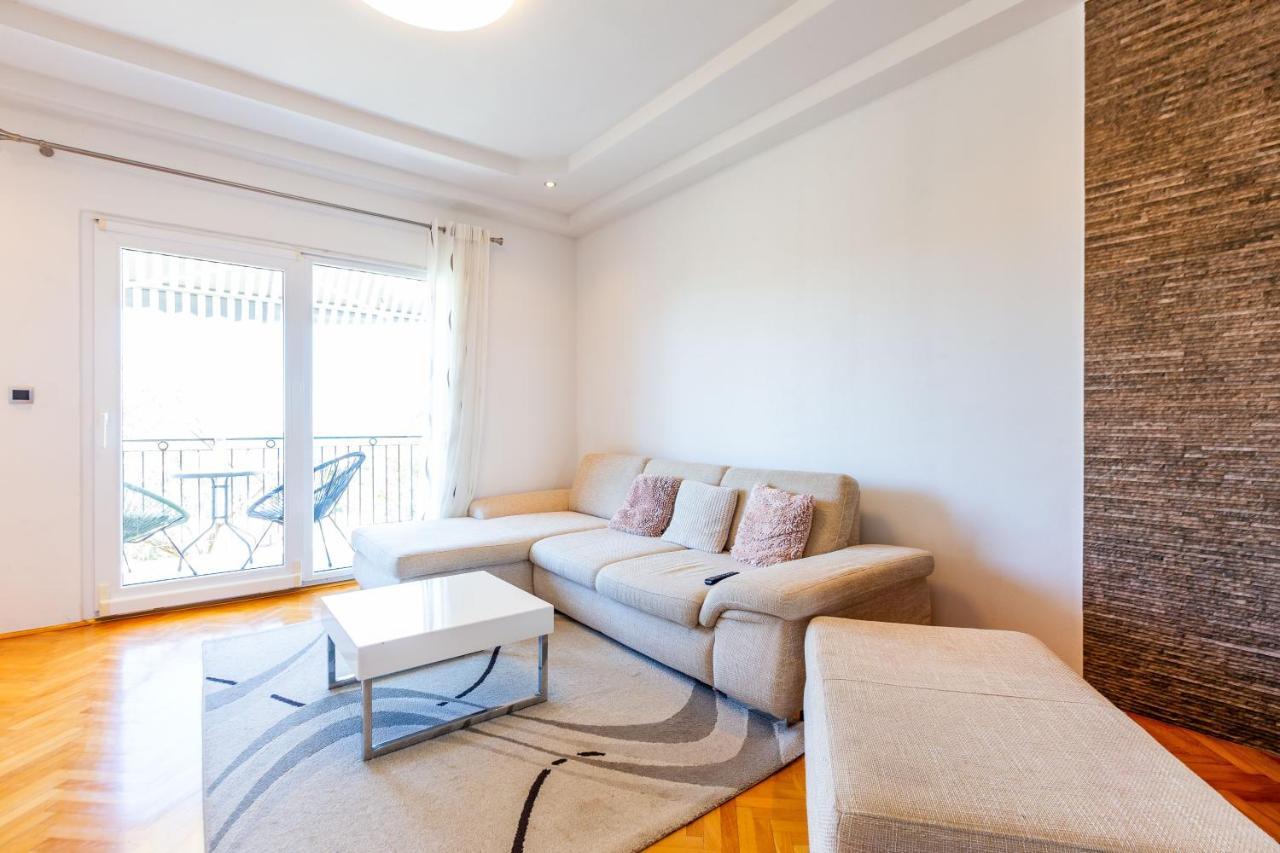 Rs Two Bedroom Apartment Sukosan Bagian luar foto