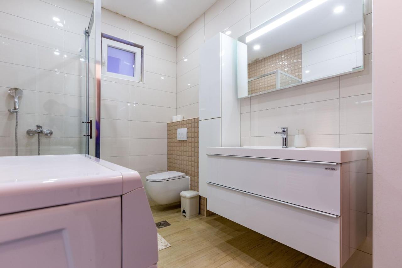 Rs Two Bedroom Apartment Sukosan Bagian luar foto